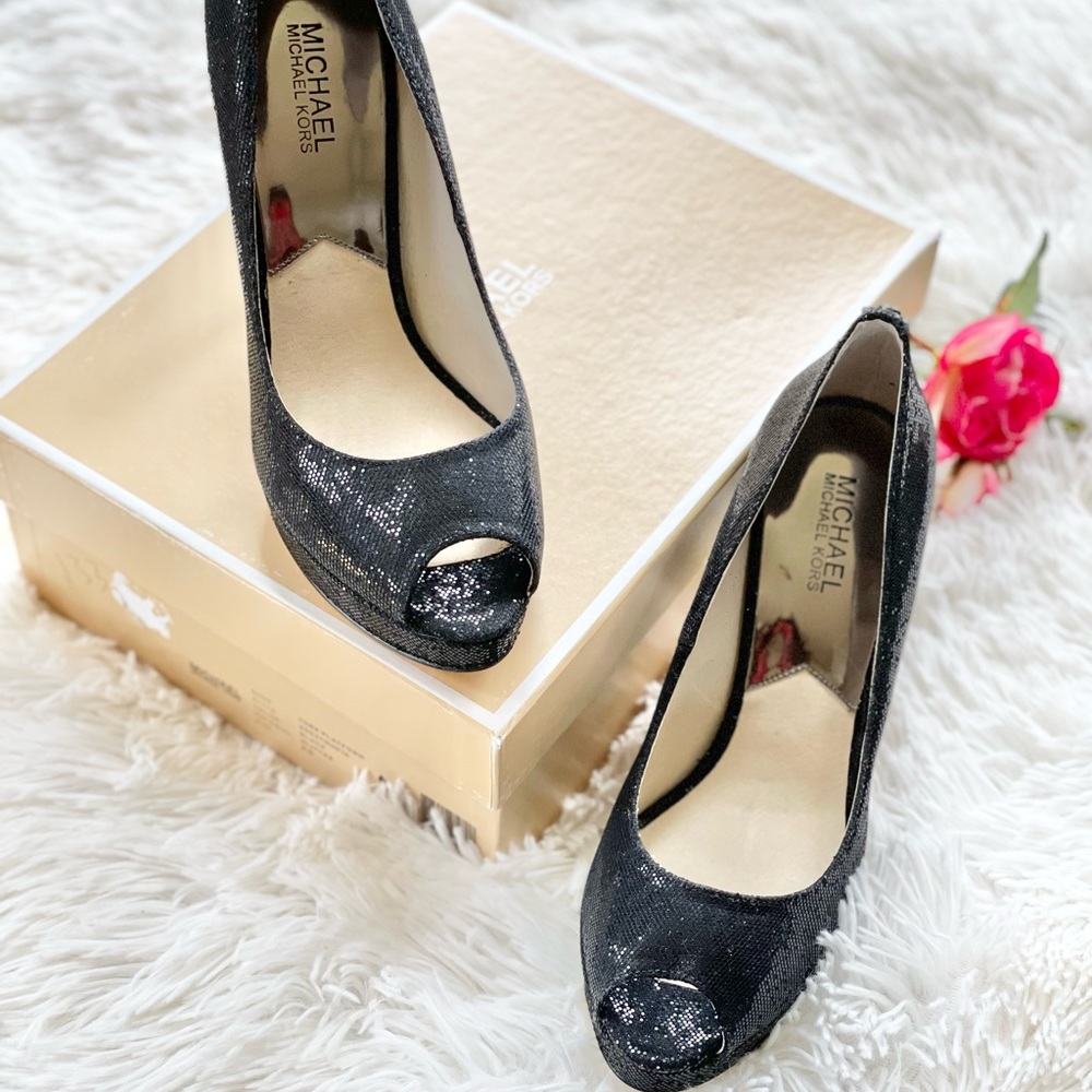 New with tag MICHAEL KORS YORK PLATFORM BLACK GLITTER PEEP TOE HEEL 3 3/4” SZ 9M